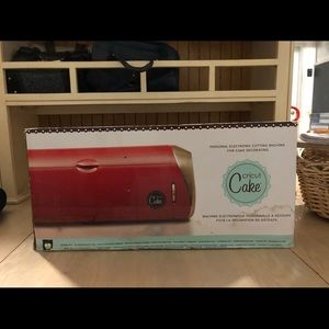CRICUT MACHINE. NEW IN BOZ
